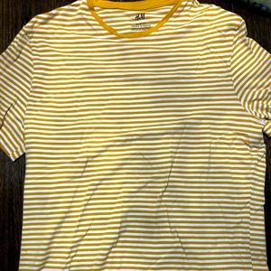 Striped yellow t-shirt slim fit.